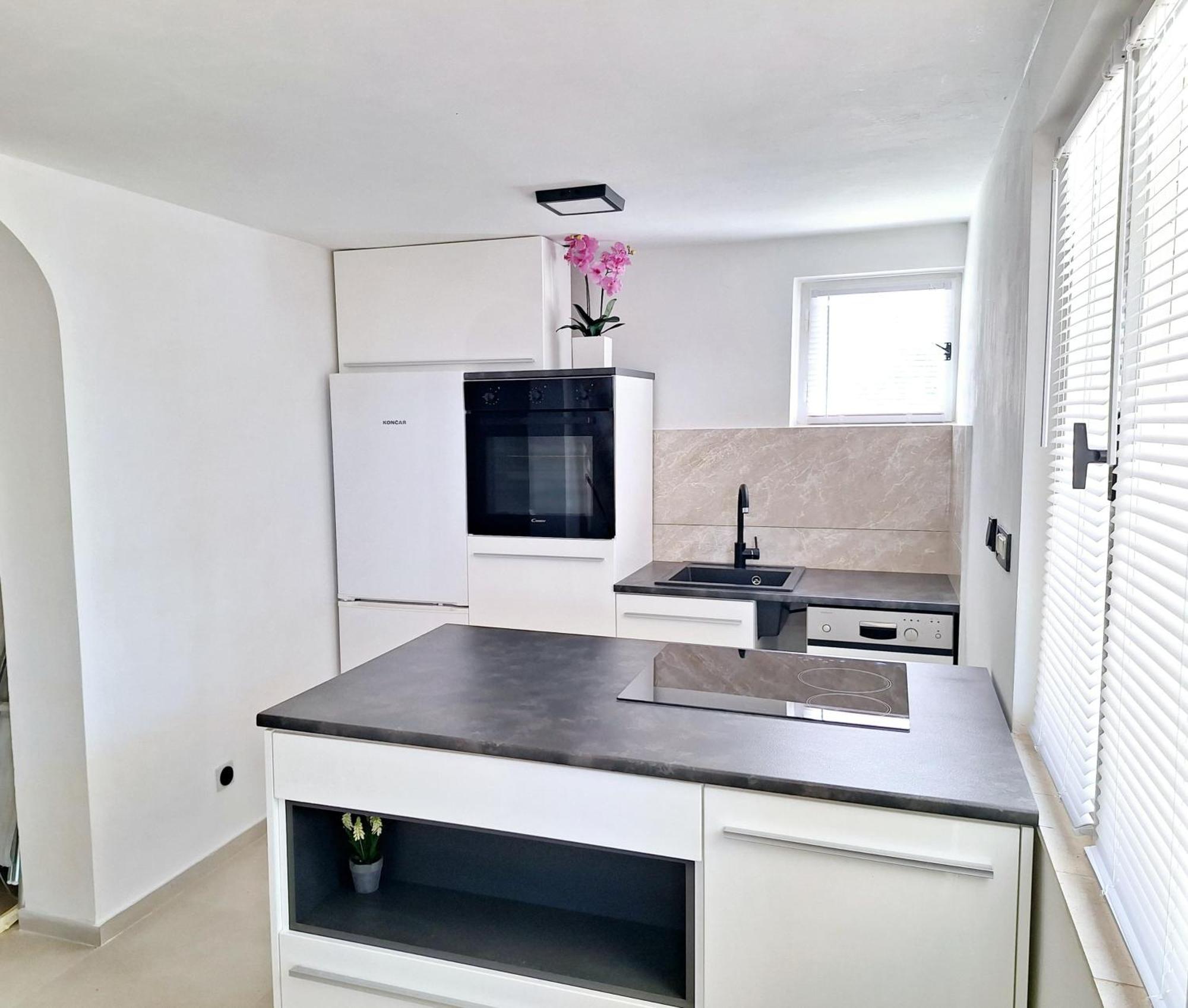 Apartman Ena By The Sea Prizba Ngoại thất bức ảnh